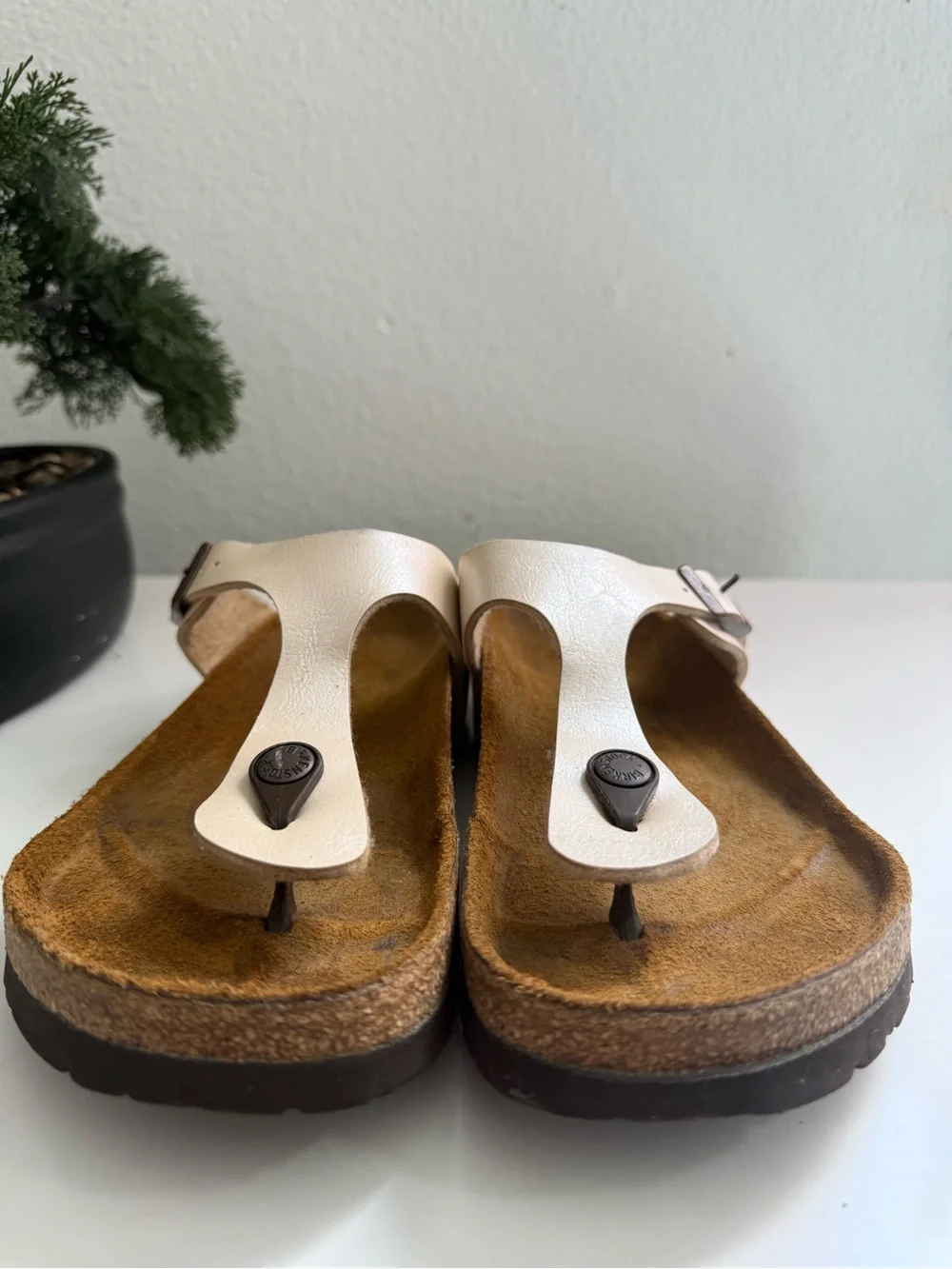 Birkenstock Gizeh women size 7 sandals White T-Strip Toe Post Sandals